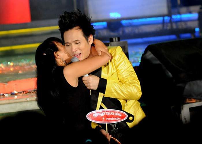 Trước Diễm My, nhiều sao Việt tái mào vì bị giật mic, sờ vùng kín-15