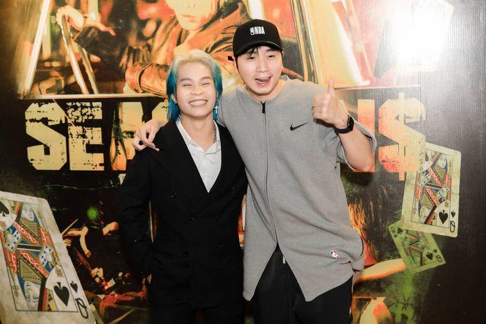 Tóm sống Quán quân Rap Việt đèo gái lạ ôm cúp trên xe tay ga!-4