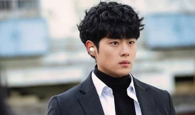 Dàn diễn viên trẻ của Sky Castle: hết bạo lực học đường lại đi bar trái phép giữa dịch-6