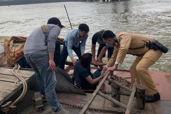 Giáp Tết, chán chuyện gia đình, người phụ nữ nhảy cầu Chương Dương tự tử-1