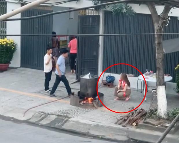 Cả ngày gia đình Mỹ Tâm cứ đi ra đi vô chỉ để làm một việc!-1