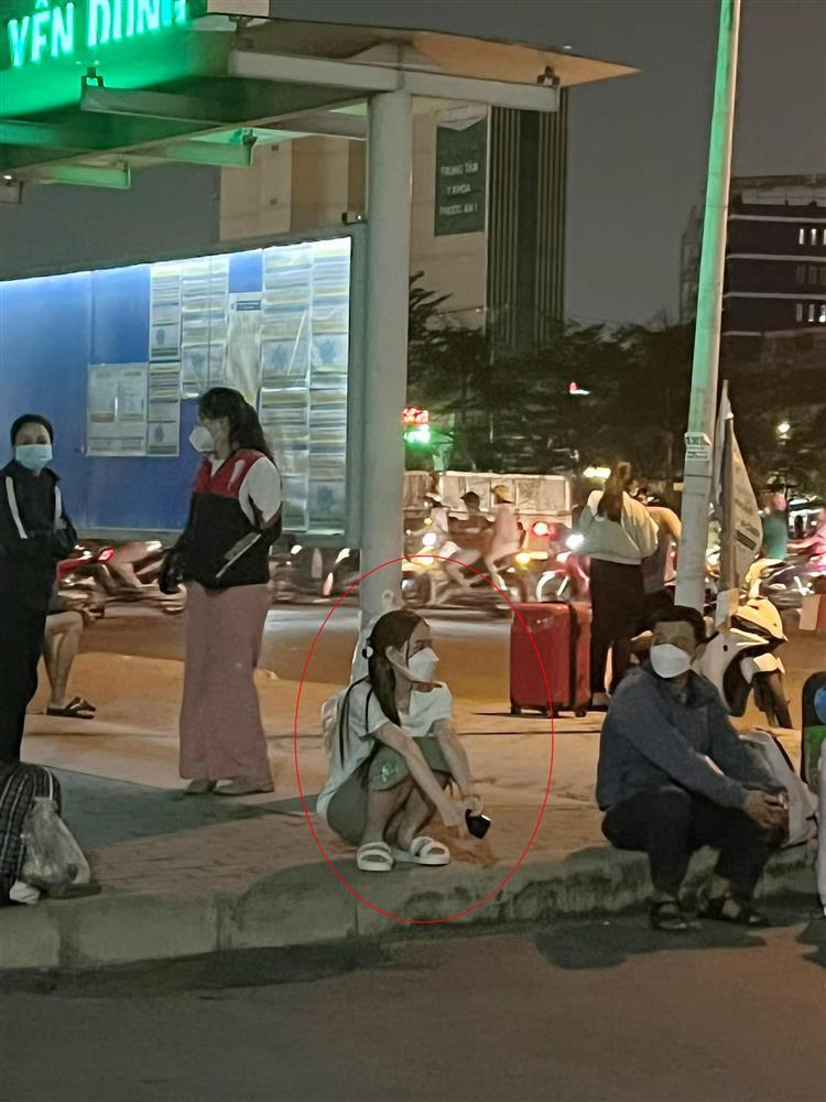 Giúp bà con về quê ăn Tết, Đoàn Di Băng bị bom 800 vé xe-2