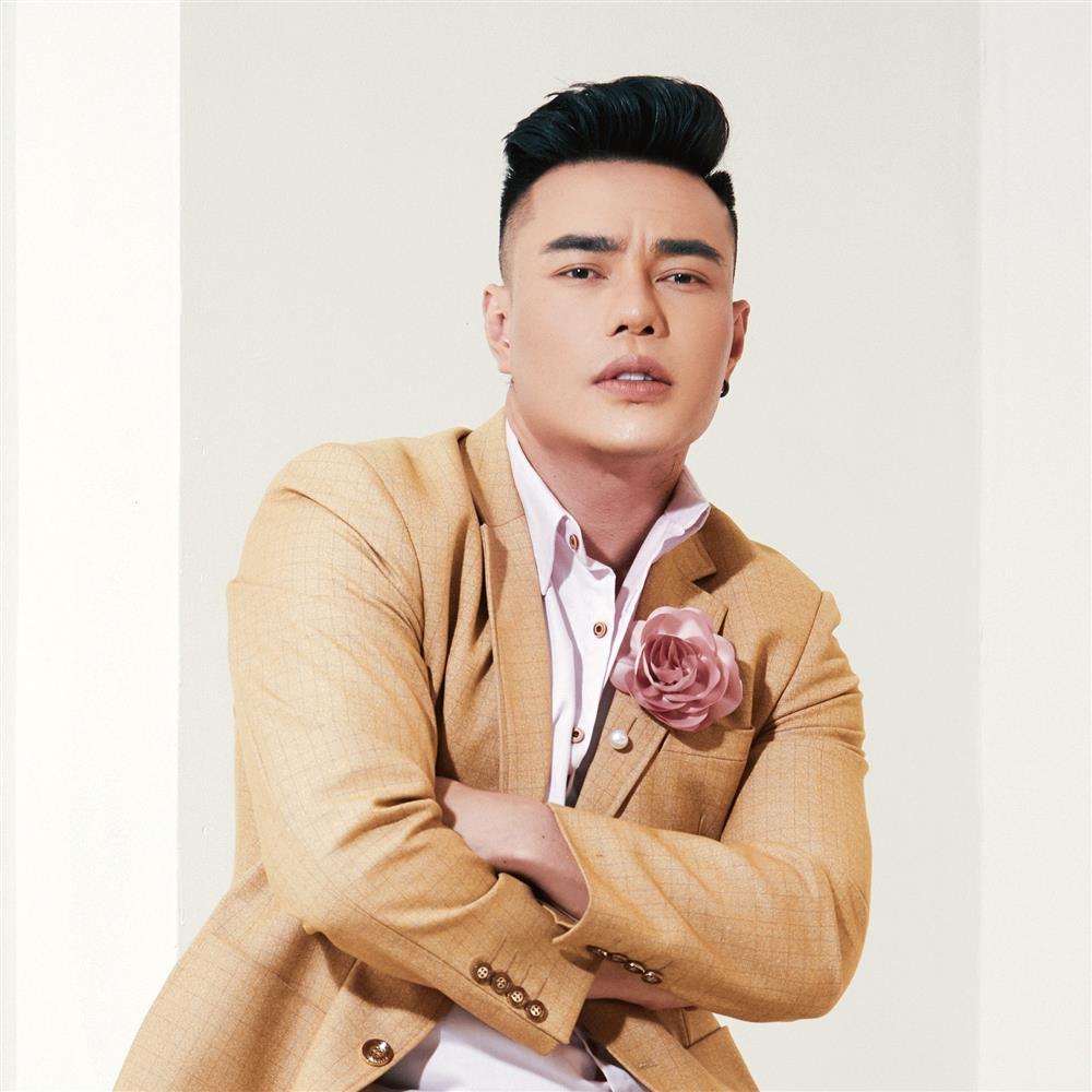 Lê Dương Bảo Lâm công bố giới tính con thứ 3, nhà vui như Tết-1