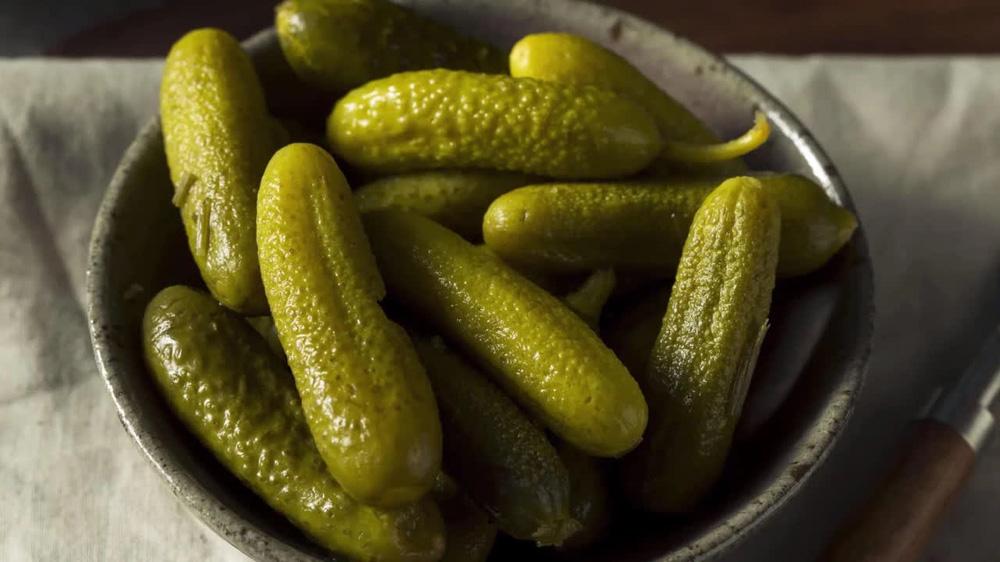 Ăn dưa muối nhiều lợi ích, nhưng ăn quá nhiều tiềm ẩn 4 nguy cơ-1