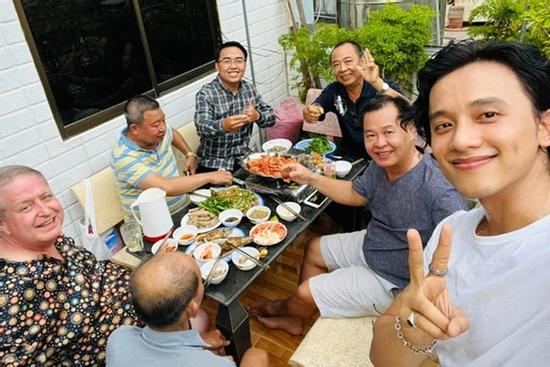 Phản ứng Mai Tài Phến sau khi lộ ảnh về quê ăn Tết cùng Mỹ Tâm?