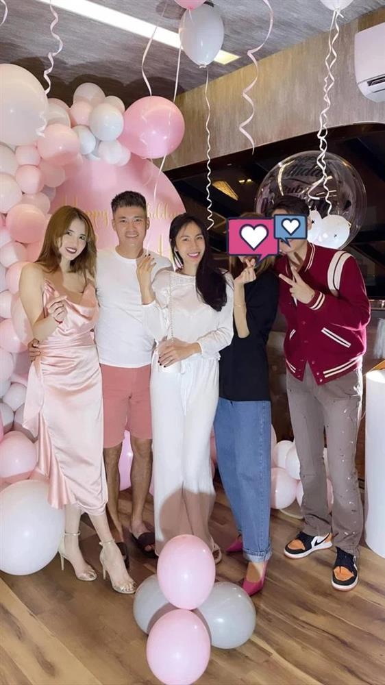 Công Vinh - Thuỷ Tiên lộ diện tươi rói giữa ồn ào bị hàng xóm kiện-2