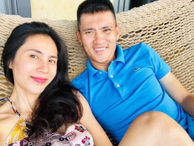 Công Vinh - Thuỷ Tiên lộ diện tươi rói giữa ồn ào bị hàng xóm kiện-4