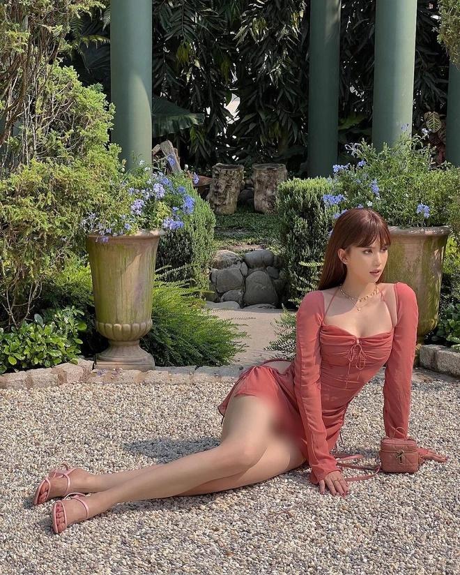 Ngọc Trinh nhảy tưng tưng, hớ hênh lộ nội y sau màn hát thảm họa-3