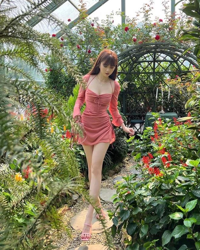 Ngọc Trinh bị soi lộ điểm ứ ừ vì dáng ngồi hớ hênh-3