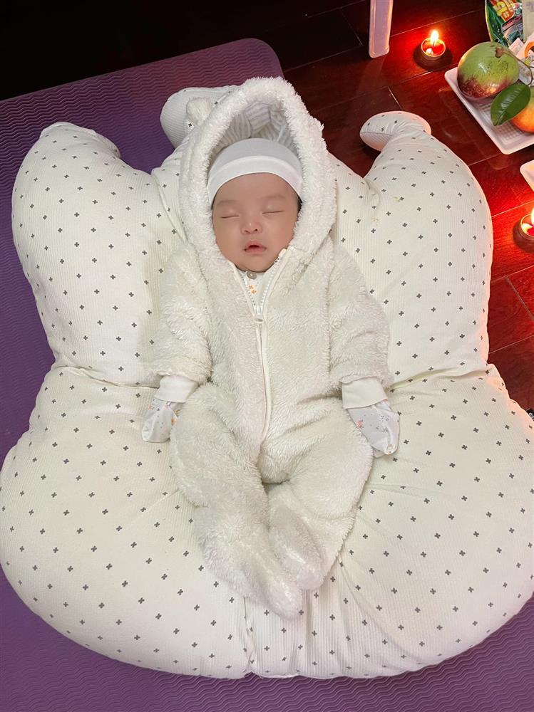 Tiệc đầy tháng tươm tất của con gái Tiến Dũng - Khánh Linh-3