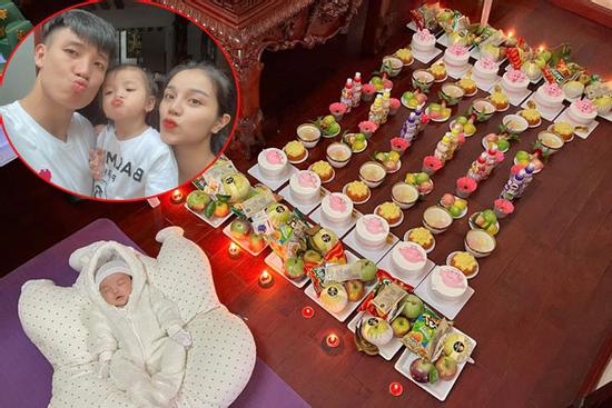 Tiệc đầy tháng tươm tất của con gái Tiến Dũng - Khánh Linh