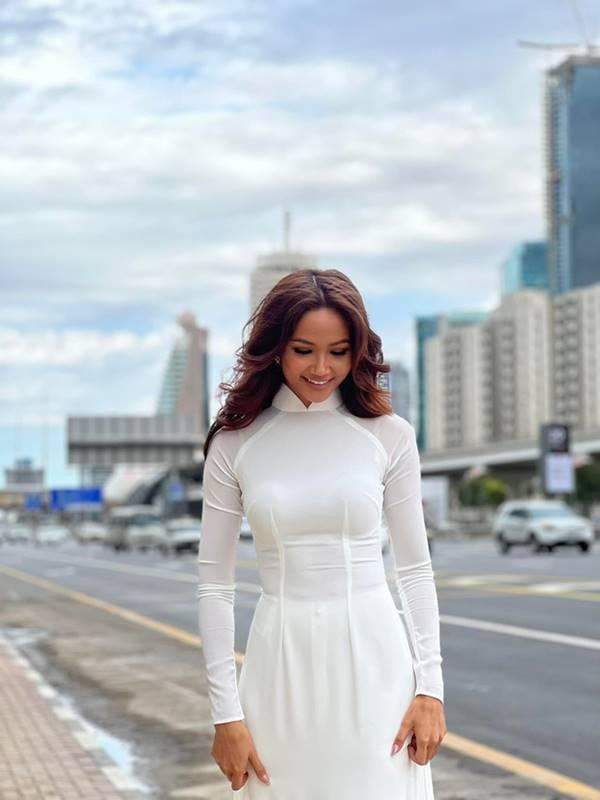 Bị nhà văn mỉa mai, Hoa hậu HHen Niê có động thái mới-7