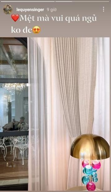 Phòng khách của Lệ Quyên có gì hot mà đồng nghiệp trầm trồ?-15