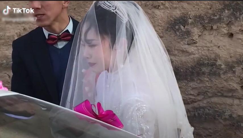 Cô dâu nức nở khóc vì bị bố mẹ bắt xem mặt rồi ép cưới-3