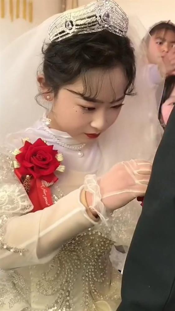 Cô dâu nức nở khóc vì bị bố mẹ bắt xem mặt rồi ép cưới-4