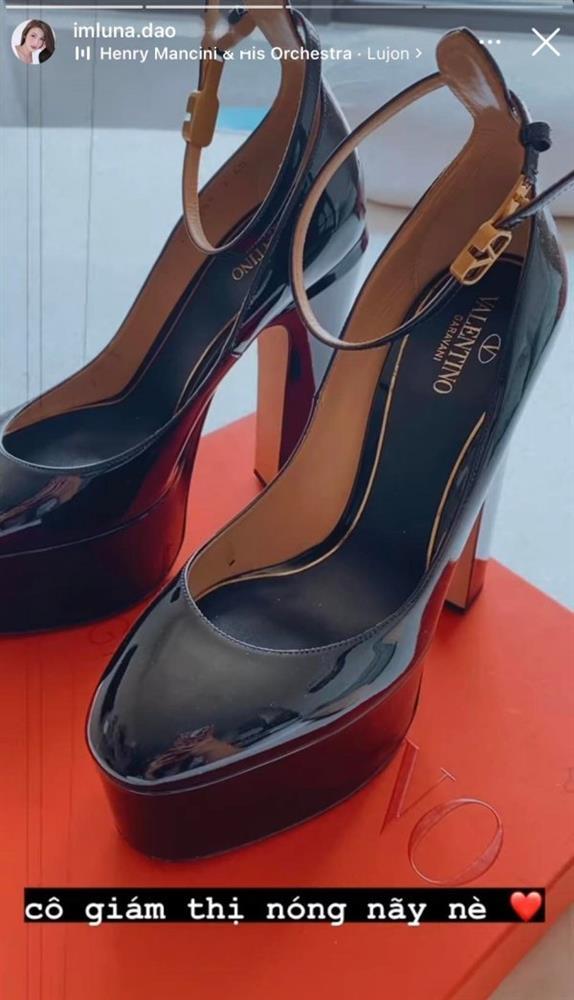 Hết nội y sexy, Đào Bá Lộc sắm 3 đôi guốc siêu khủng đón Tết-3