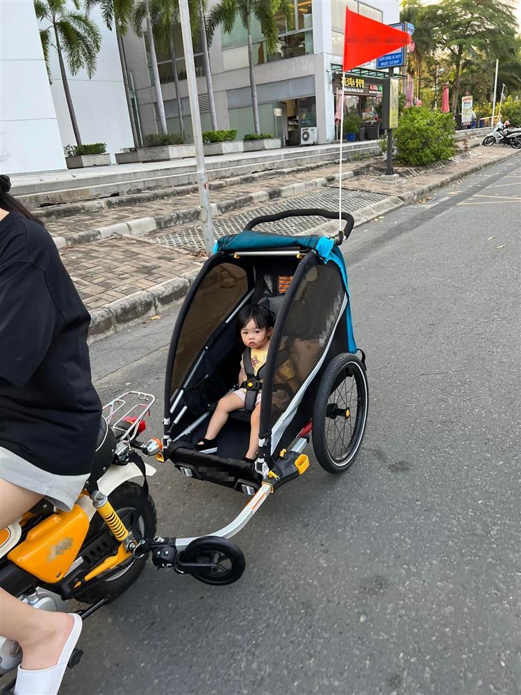 Đàm Thu Trang chở con ra phố bằng xe độc, xưng hô lạ lùng-5