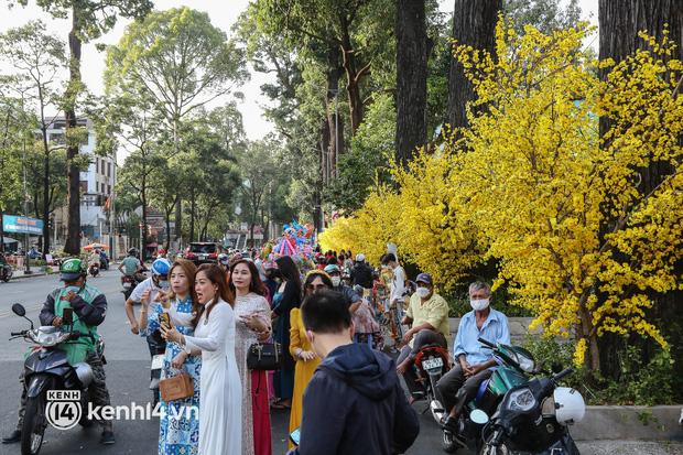 Cô gái bị VÉT tiền triệu chụp ảnh lấy liền tại chỗ - gửi file Zalo-1