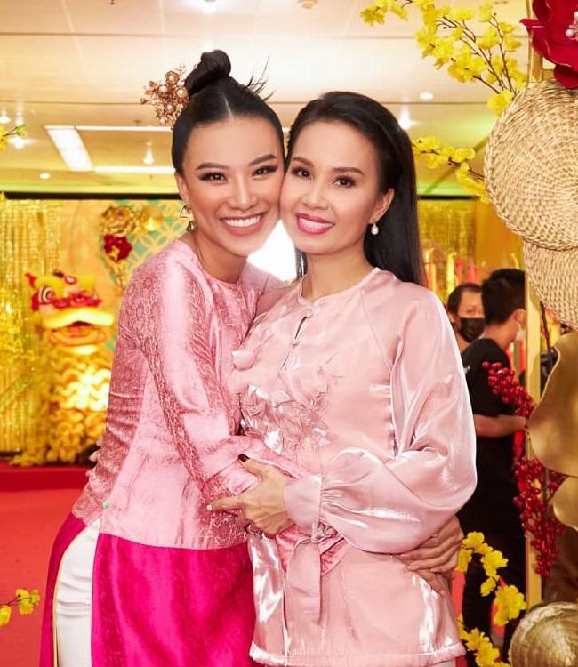 Gặp Á hậu trẻ đẹp, Cẩm Ly chiếm spotlight với nhan sắc U60-2