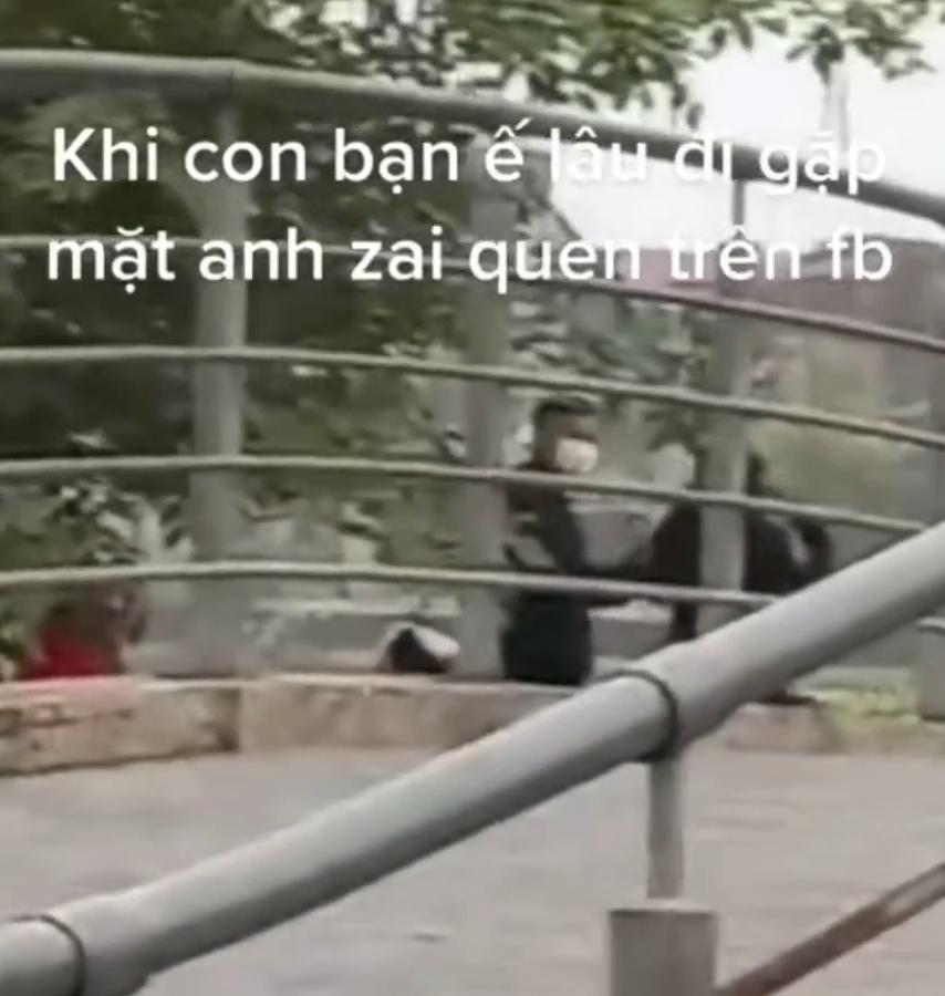 Bạn thân đi hẹn hò, 2 thám tử bám đuôi khiến dân mạng cười bò-2