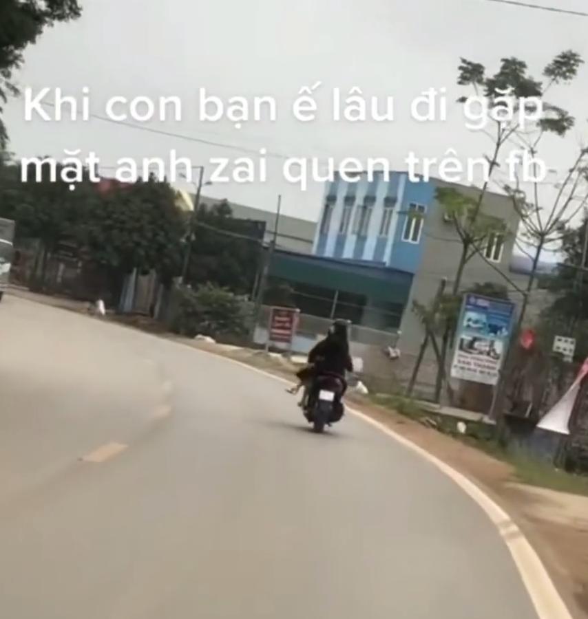 Bạn thân đi hẹn hò, 2 thám tử bám đuôi khiến dân mạng cười bò-1