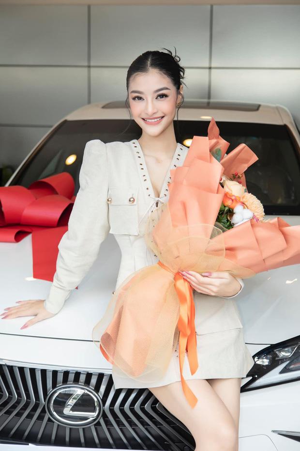 Lona Kiều Loan mang xế về cho mẹ giá gần 3 tỷ ngày giáp Tết-1