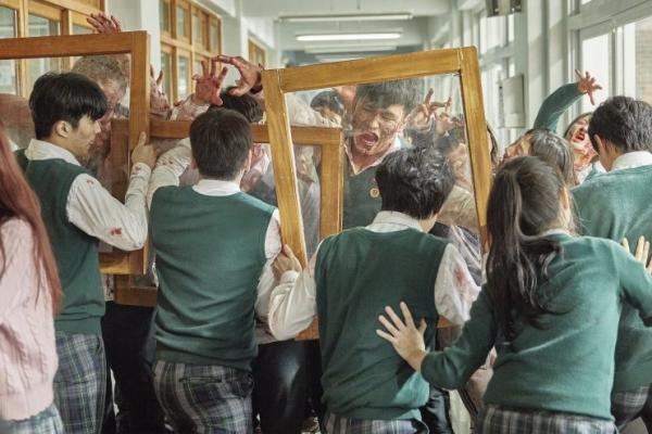 Dàn diễn viên All Of Us Are Dead: người chật vật, người gia thế khủng-12