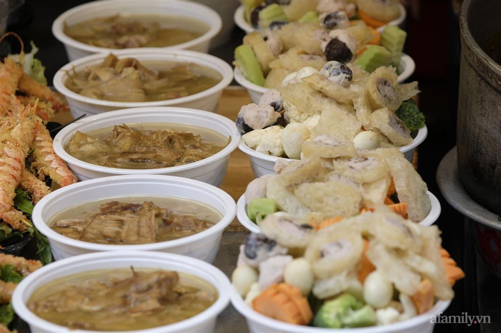 29 Tết chợ nhà giàu hút khách, mâm cúng gia tiên giá 1,5 triệu đồng-8