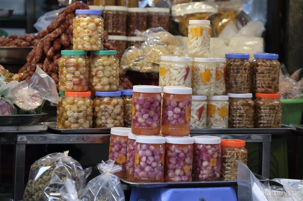 29 Tết chợ nhà giàu hút khách, mâm cúng gia tiên giá 1,5 triệu đồng-11