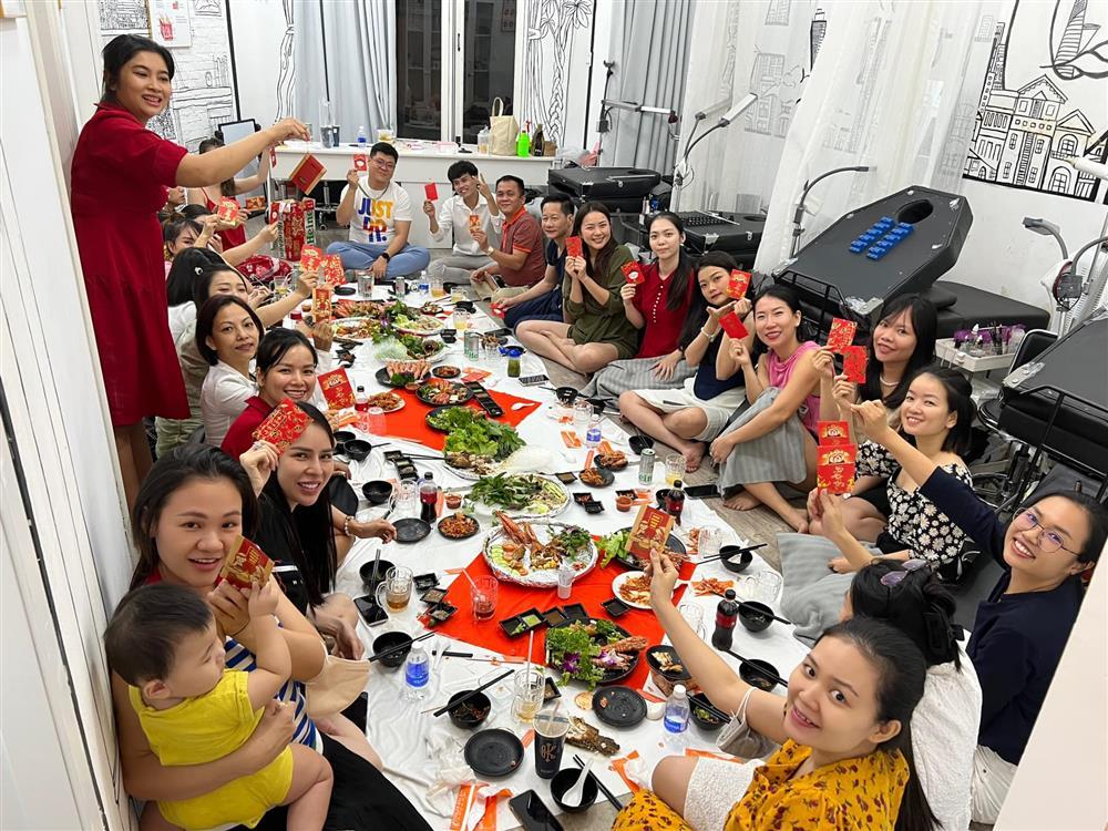 Sao Việt thưởng Tết nhân viên: Người xấp tiền, người rơi lệ-4