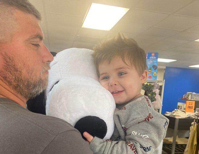 Bố mẹ COVID-19 không ngửi thấy khói đám cháy, bé 2 tuổi cứu sống cả nhà-2