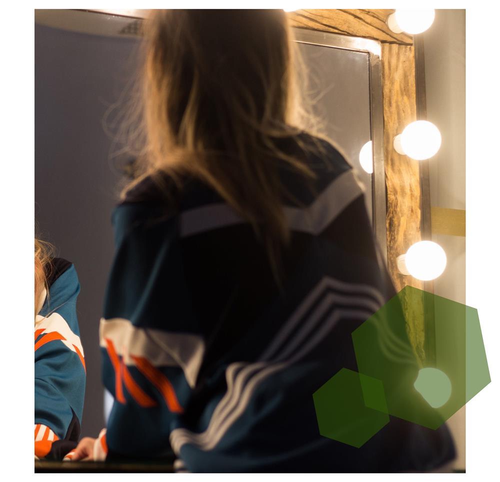 Câm nín khi nhìn giỏ quà chồng định biếu Tết bố mẹ vợ-4