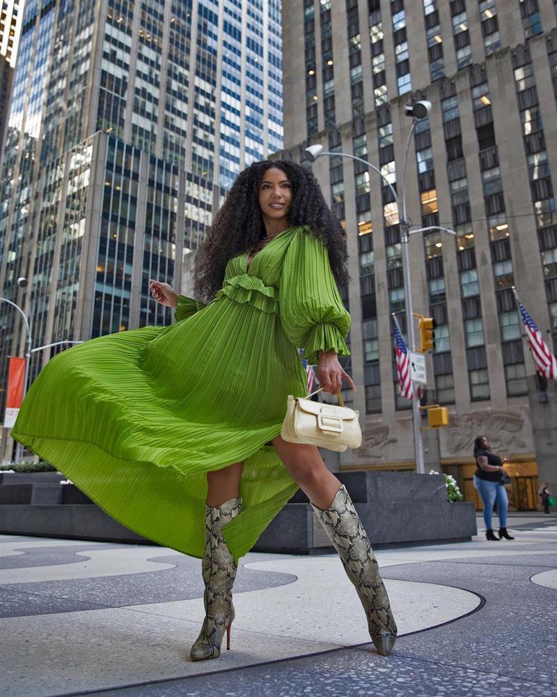 Sắc vóc ấn tượng của Hoa hậu Mỹ nhảy lầu tự tử tuổi 30-4