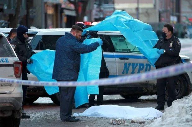 Hiện trường Hoa hậu Mỹ nhảy lầu: Xót xa thi thể nằm lạnh lẽo-7