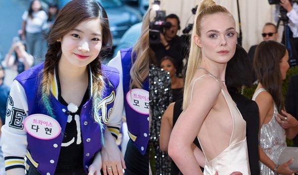 Gương mặt phúc hậu của Da Hyun được cho là khá giống với nữ diễn viên người Mỹ Elle Fanning. Cả hai đều sở hữu làn da trắng, gương mặt vuông, khuôn miệng rộng. Nhưng nếu so sánh trong ảnh trên, rõ ràng mỹ nhân nhóm TWICE trông trẻ hơn rất nhiều so với "công chúa ngủ trong rừng" Elle Fanning. Đây cũng chính là một ưu điểm của các cô gái Châu Á khi vóc người nhỏ nhắn và khuôn mặt đáng yêu luôn khiến các nàng "trẻ mãi không già".