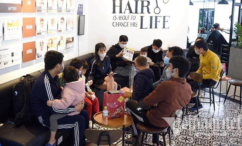 29 Tết: Rửa ô tô chém 300 nghìn, cắt tóc chờ 3 tiếng-4