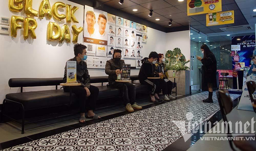 29 Tết: Rửa ô tô chém 300 nghìn, cắt tóc chờ 3 tiếng-6