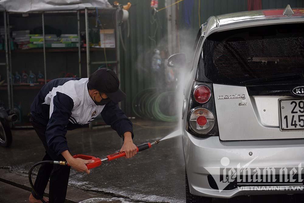 29 Tết: Rửa ô tô chém 300 nghìn, cắt tóc chờ 3 tiếng-12