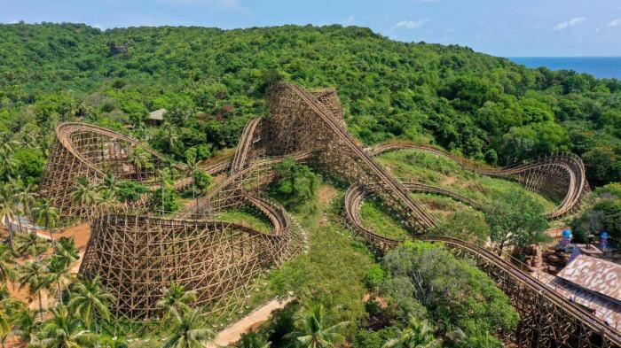 Tàu lượn siêu tốc bằng gỗ đầu tiên tại Việt Nam như Harry Potter-2