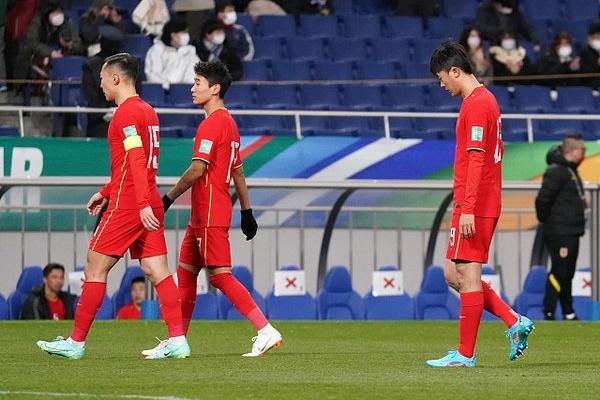 Nhật Linh ôm bụng bầu hành động sốc khi Văn Đức ghi bàn-4