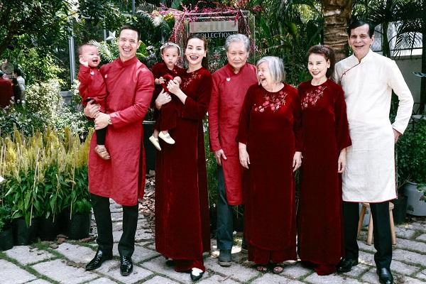 Gia đình Hồ Ngọc Hà du xuân, ảnh nào có Leon cũng gây cười-17