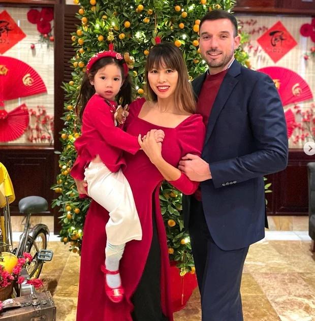 Lệ Quyên diện áo đôi với tình trẻ - cả nhà Hà Hồ đẹp như tranh-8