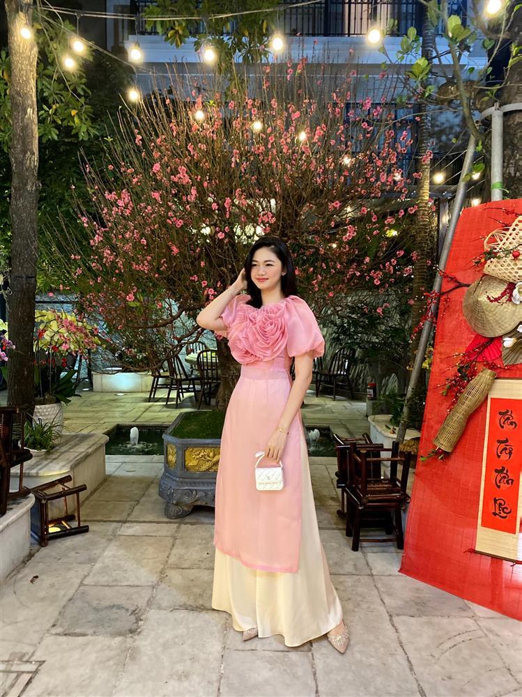 Á hậu Thanh Tú lồng lộn đón Tết, đối nghịch chồng đại gia-2