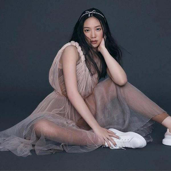 Con gái Chân Tử Đan nhan sắc vượt trội tuổi 18, chân dài hơn 1 mét-2