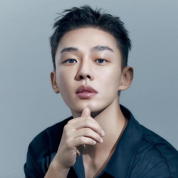 Yoo Ah In là một trong các nam diễn viên tuổi Hổ thành công nhất của làng giải trí xứ sở kim chi. Anh sinh ngày 6/10/1986.