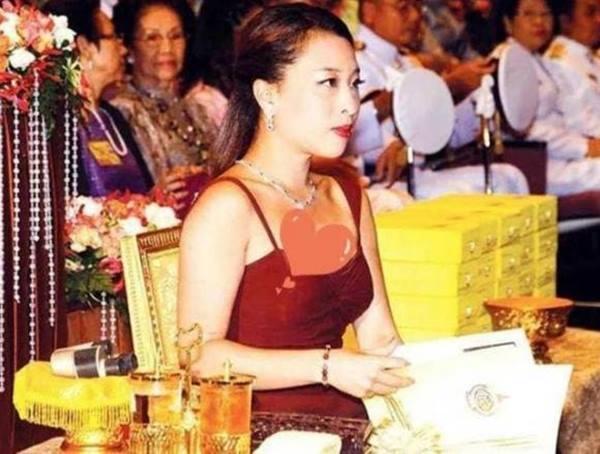 Hoàng đế Thái Lan 68 tuổi 5 đời vợ, nhưng con gái 42 tuổi vẫn độc thân-5