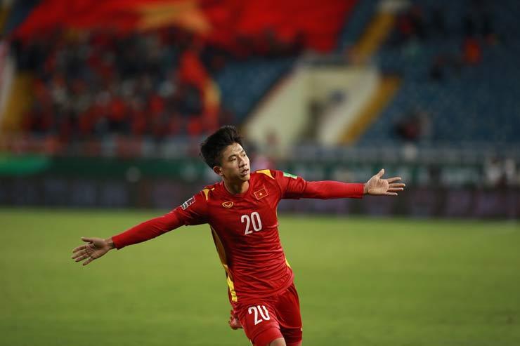 Nhật Linh ôm bụng bầu hành động sốc khi Văn Đức ghi bàn-1