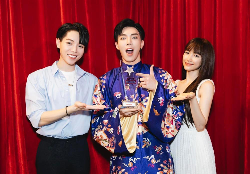 Xôn xao nam ca sĩ đình đám Vbiz chụp ảnh cưới đầu năm-5