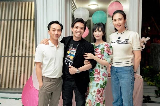 Đàm Thu Trang như người khổng lồ so kè cùng gia đình Minh Nhựa-2