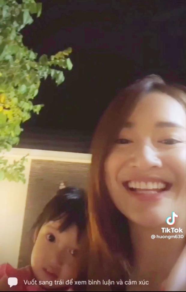 Ái nữ của Nhã Phương và Trường Giang lần đầu lộ full dung mạo-1